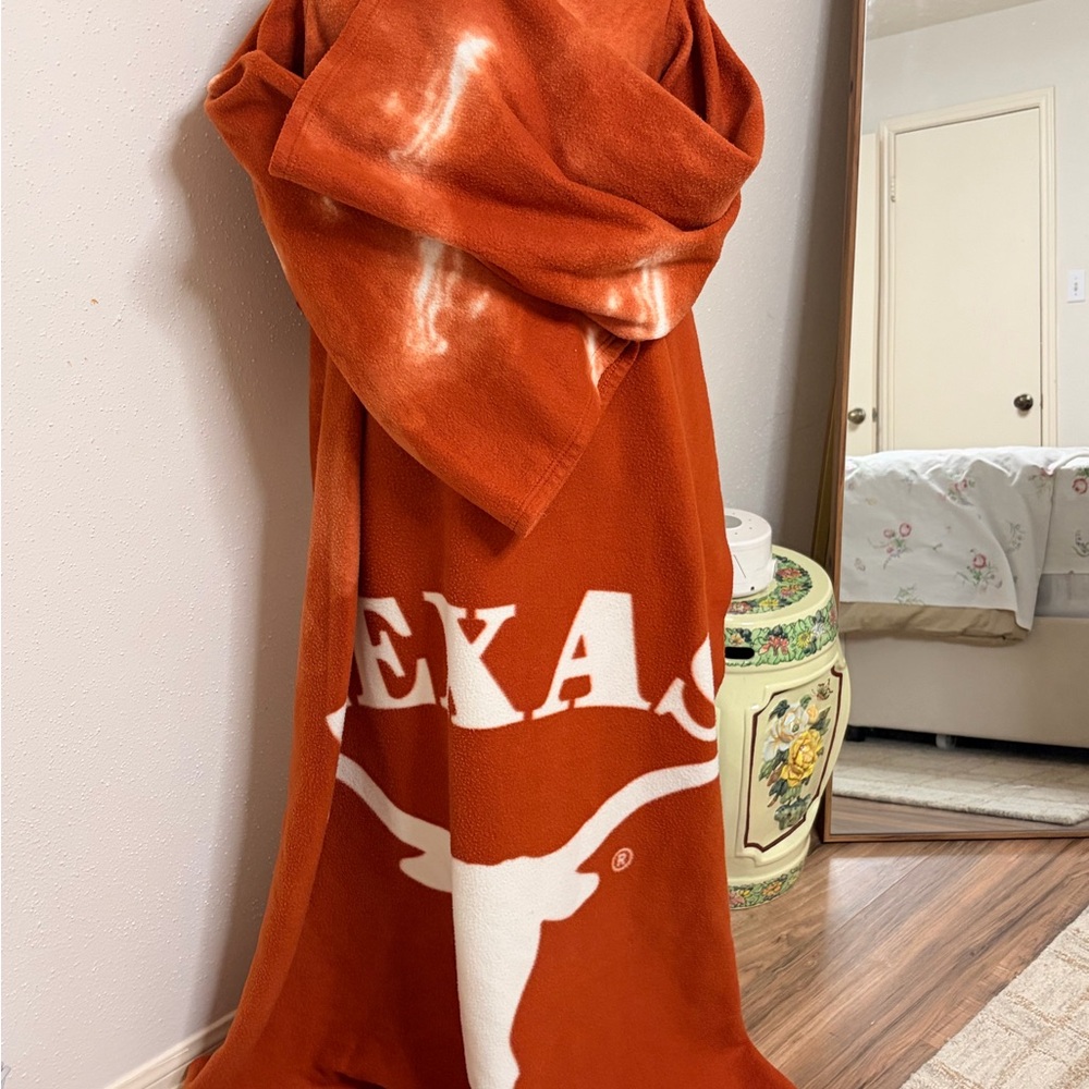 Northwest Burnt Orange University of Texas Wearable Throw Blanket